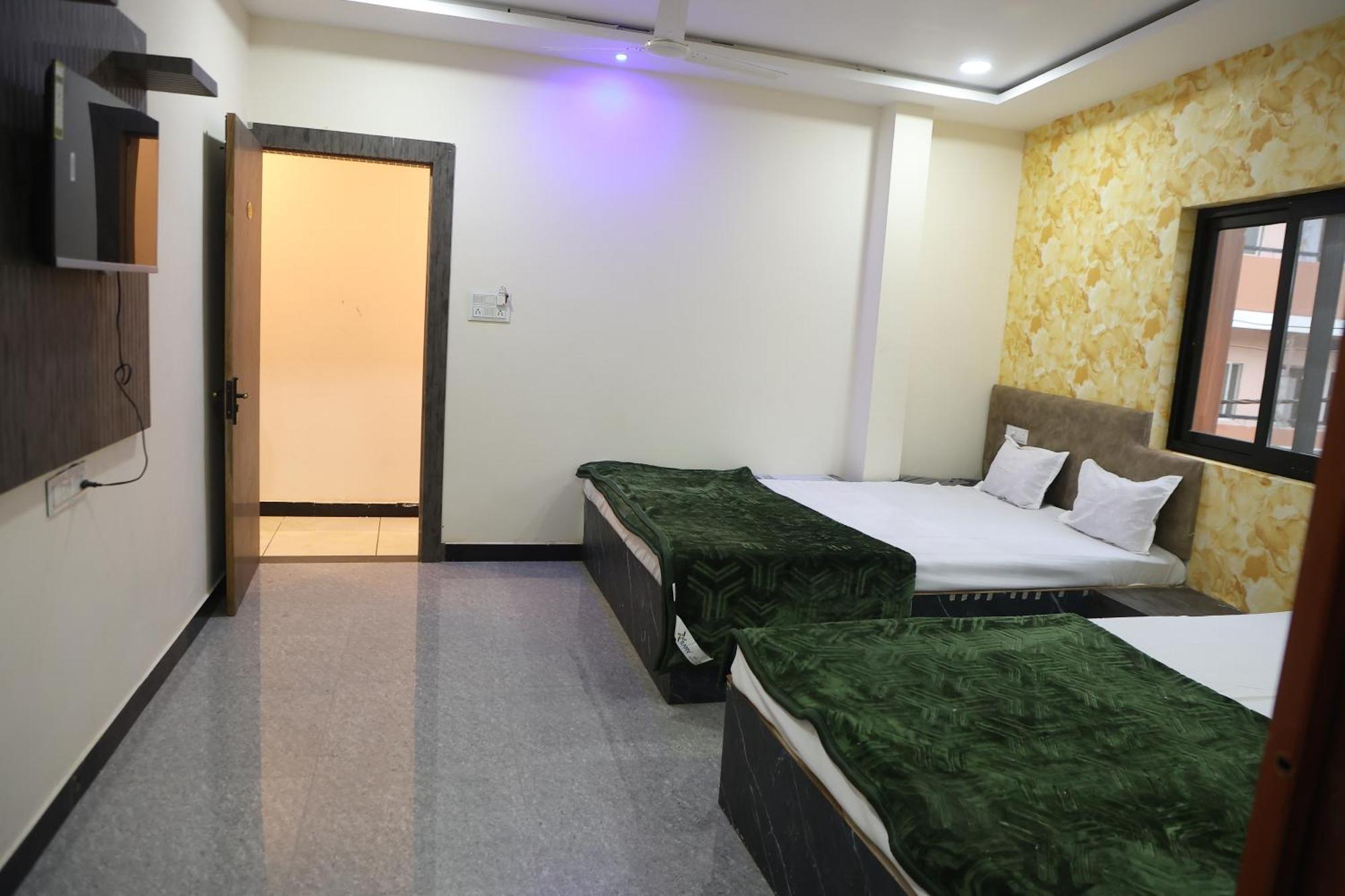 Hotel Somnath Inn اوجاين الغرفة الصورة
